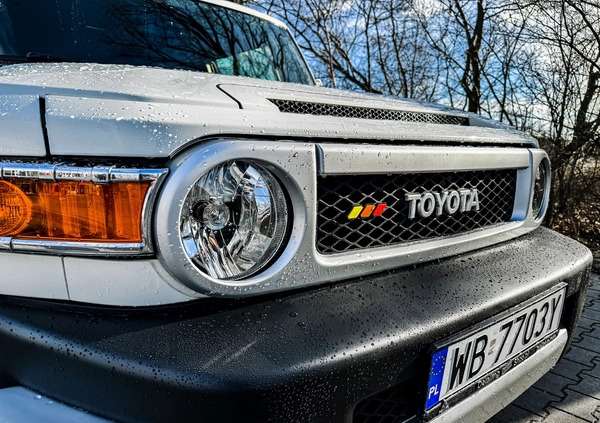 Toyota FJ cena 156900 przebieg: 86000, rok produkcji 2013 z Warszawa małe 301